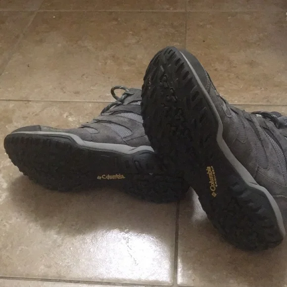 Hiking boots - Picture 4 of 4